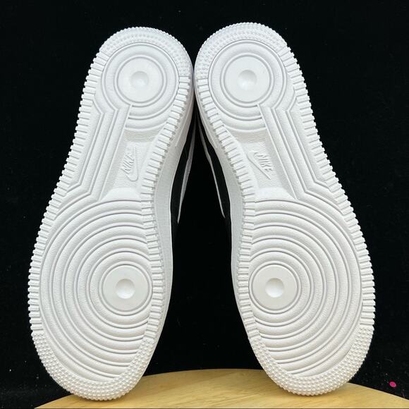 New Men\'s Nike Air Force 1 \'07 Black White Sneakers CT2302 002 Size 12 main image 6